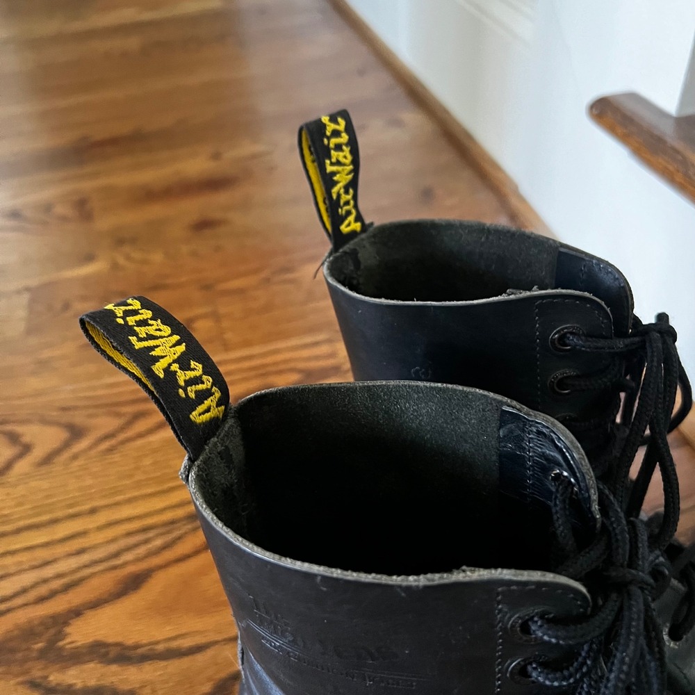 Dr. Martens Made in England Vtg Black Leather Original Platform Boots 12 Eye - Picture 4 of 16